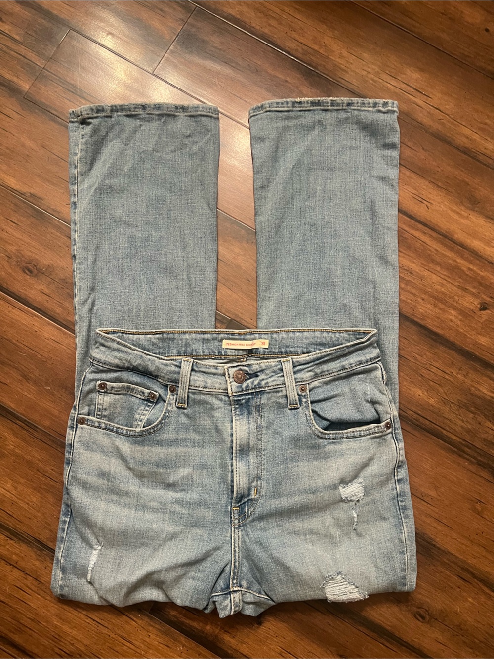 WOMENS LEVIS JEANS